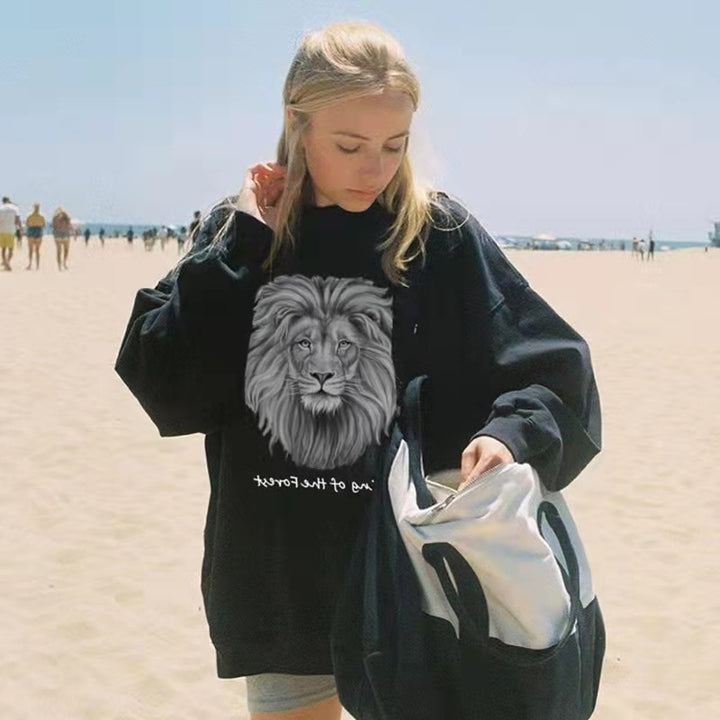 Women's oversized sweatshirt with photorealistic lion print, relaxed fit and ribbed round neckline Mune Fashion