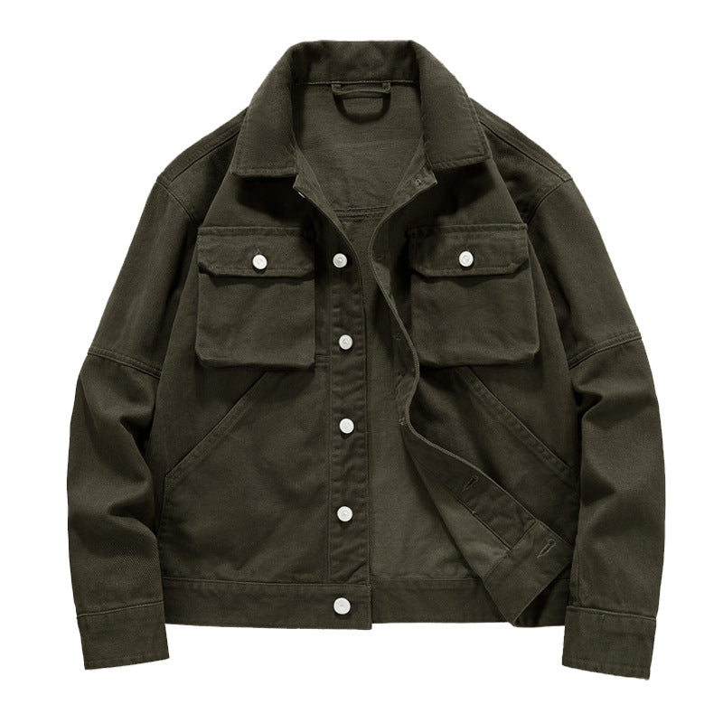 Men's short worker jacket made of heavy twill with applied flap pockets, slanted side pockets, and reinforced seams.