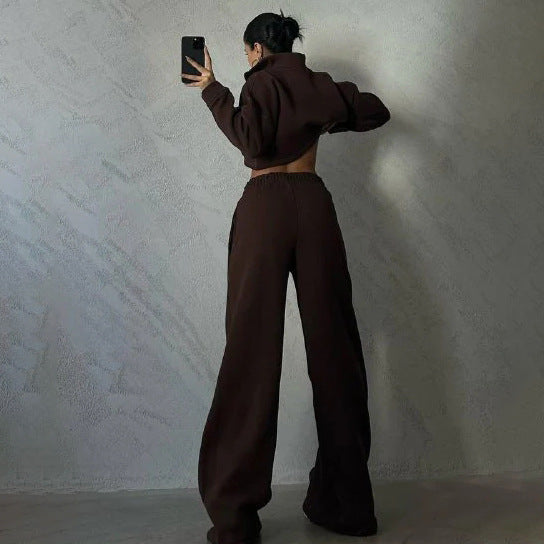 Women's cropped zip-up sweatshirt with stand-up collar and high-waisted jogger pants set Mune Fashion