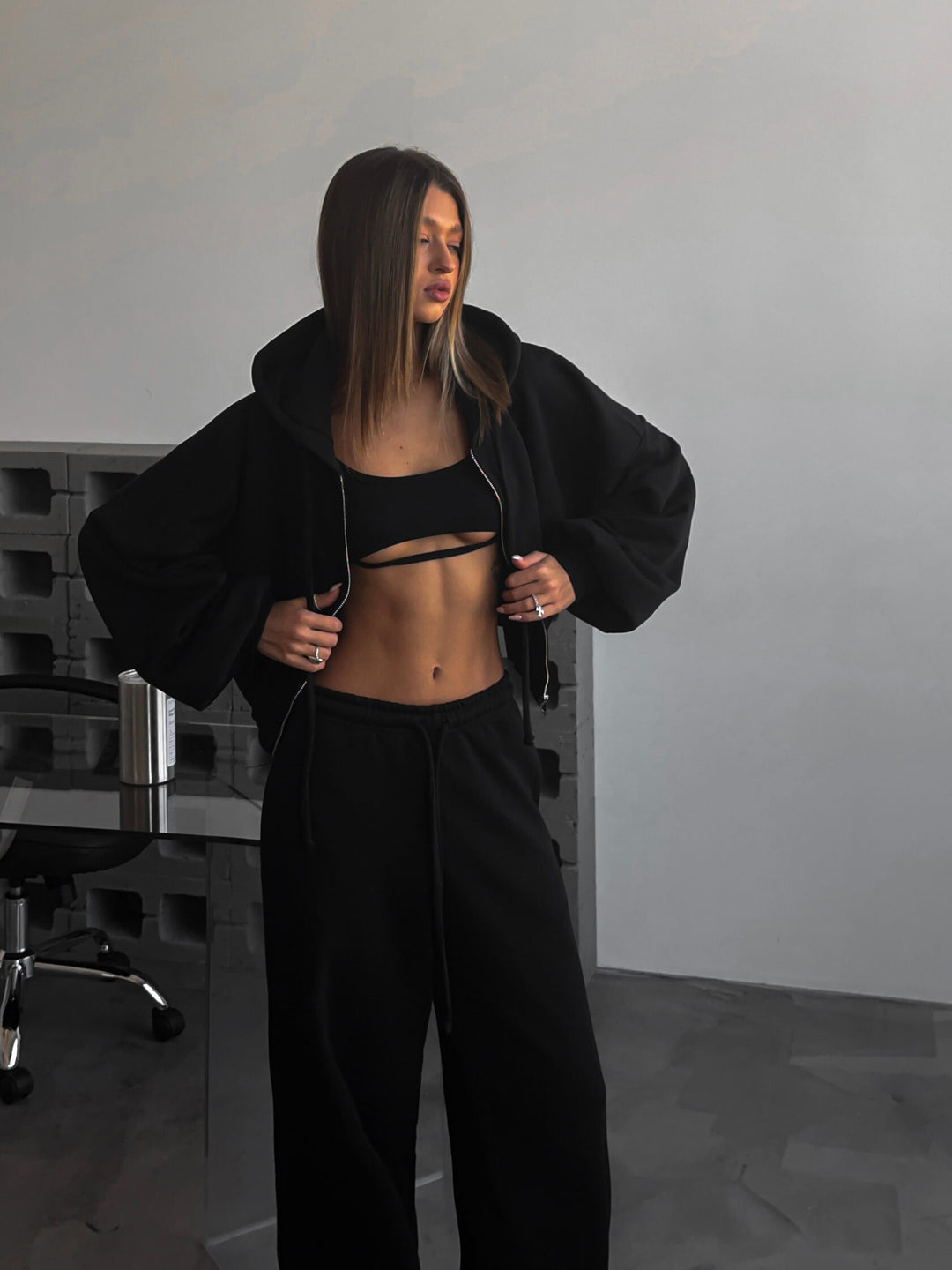 Women's short hoodie lounge set with oversized sleeves and wide jogger pants cut Mune Fashion