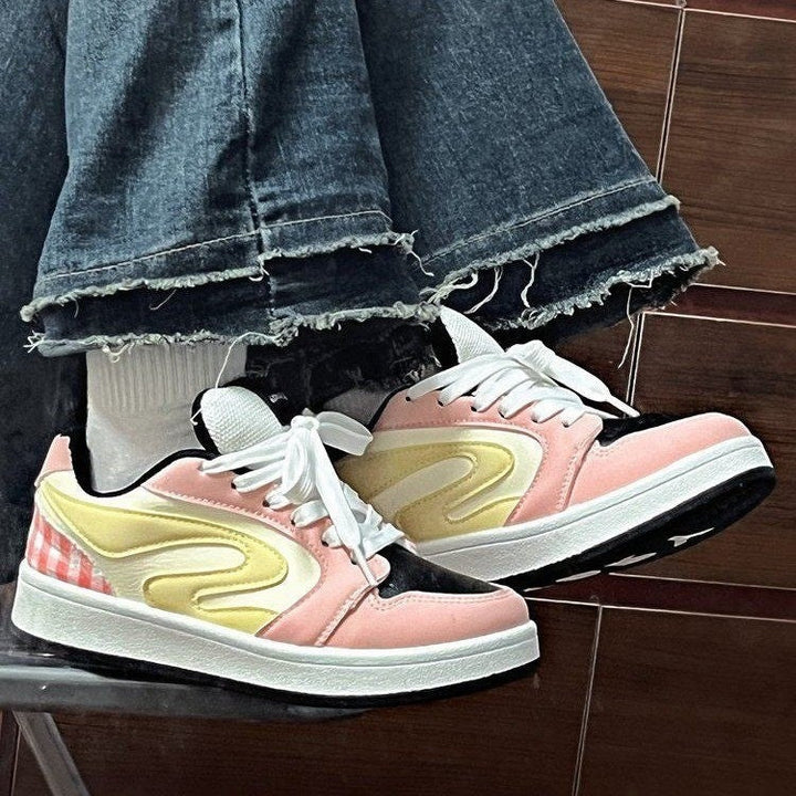 Women's sneakers with fashionable check details and breathable outsole Mune Fashion