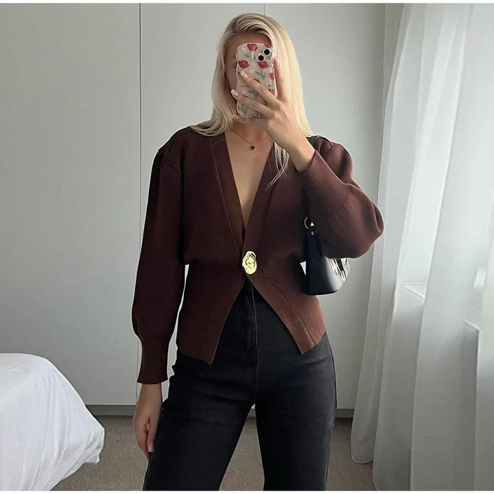 Women 500+ Cropped Cardigan with Waist Gathering, Deep V-Neck and Large Decorative Button Mune Fashion