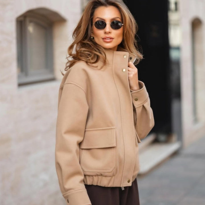 Women’s short jacket made of wool blend in utility look with stand-up collar, flap pockets, and elastic hem Mune Fashion