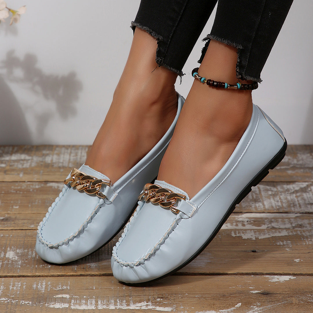 Women Comfortable Moccasins with Fashionable Chain Detail Mune Fashion