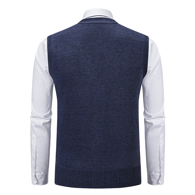 Men's sleeveless knitted vest with argyle pattern, teddy lining, and full button placket Mune Fashion