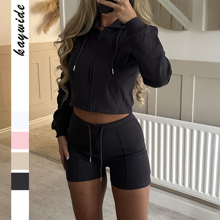 Women’s casual sweatshirt and short set with decorative bow appliqués, high round neckline and drawstring waistband Mune Fashion