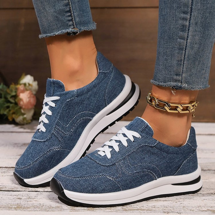 Women's lightweight sneakers in denim look with padded comfort footbed, shock-absorbing EVA midsole and patterned sole design Mune Fashion