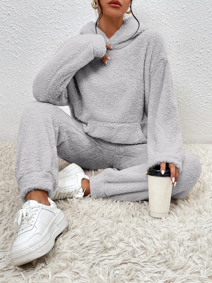Women's cuddly teddy fleece loungewear set with hood, kangaroo pocket, and elastic jogging pants Mune Fashion