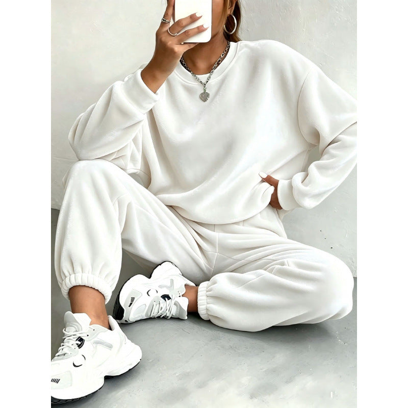 Women's Cozy Velvet Lounge Set with Oversized Sweatshirt and Jogger Pants Mune Fashion
