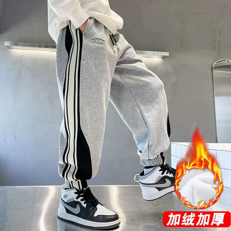Men's sporty jogging pants with side stripe detail Mune Fashion