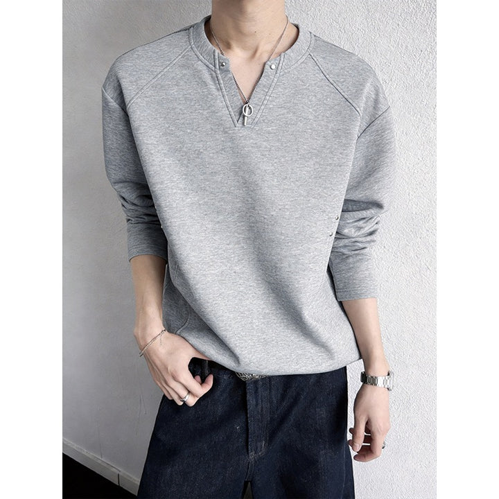 Men's Oversized Sweatshirt with V-Slit, Raglan Sleeves and Stud Details Mune Fashion