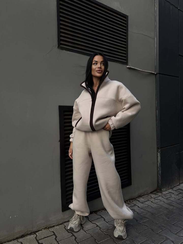 Women's Two-Piece Teddy Fleece Lounge Set with Stand-Up Collar and Wide Jogger Legs Mune Fashion