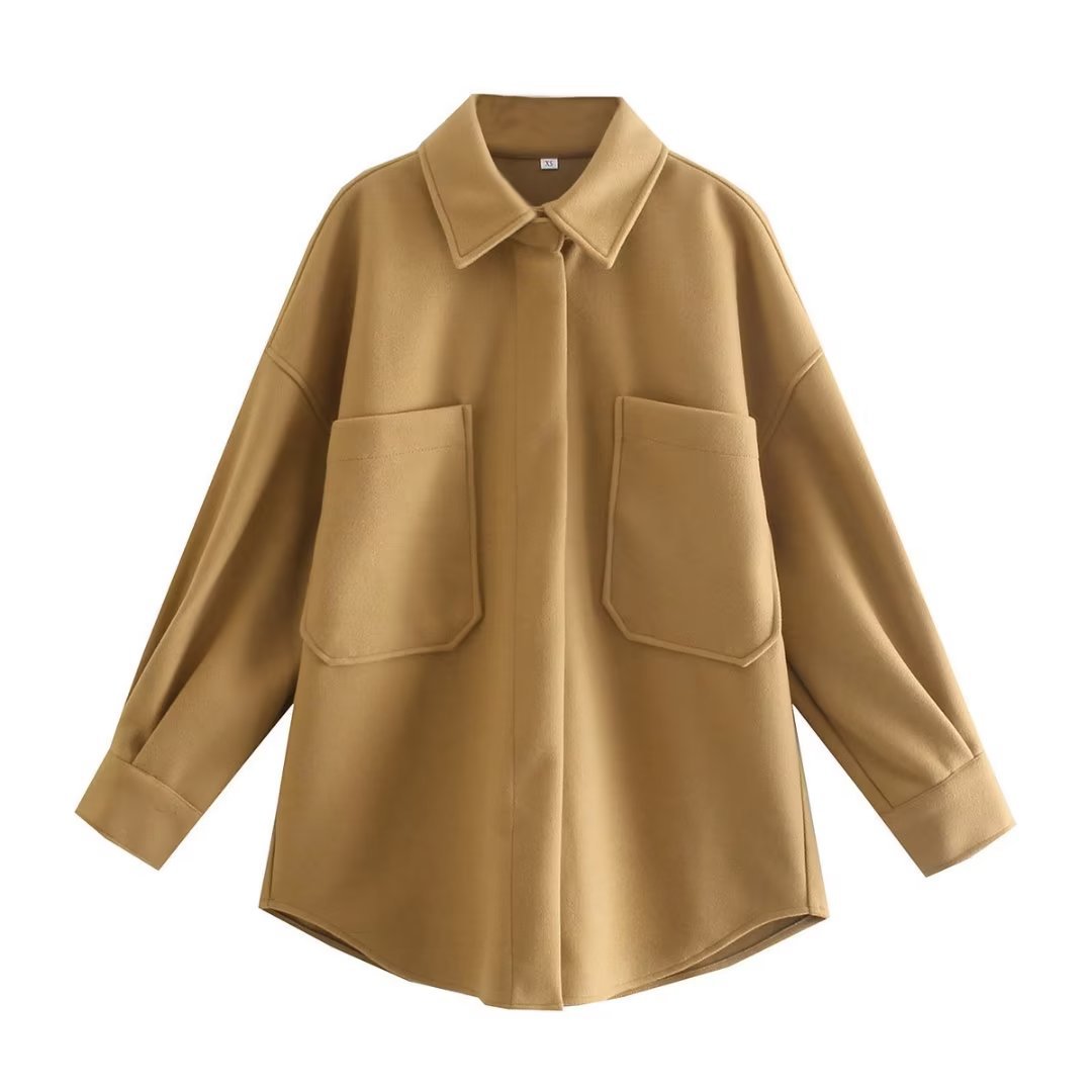 Women's casual shirt jacket in oversized cut with large patch pockets and rounded hem Mune Fashion