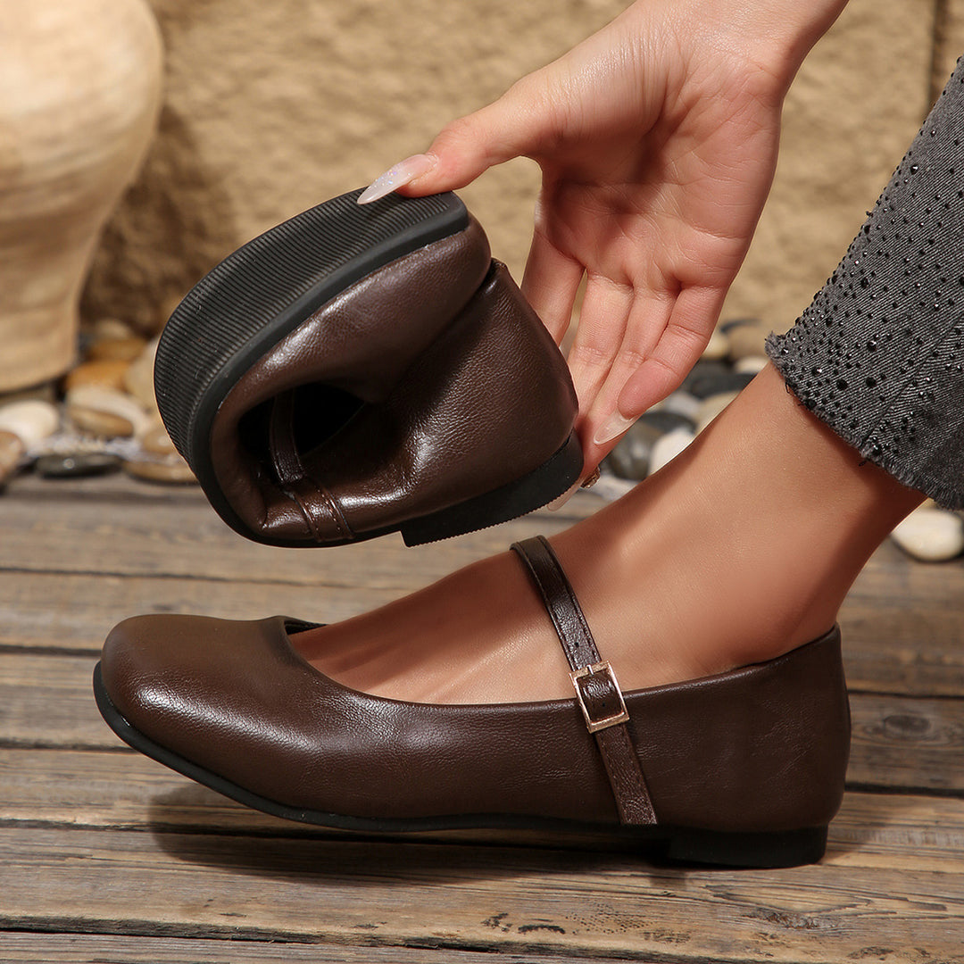 Ladies' elegant Mary Jane ballerinas with adjustable strap and padded comfort insole Mune Fashion