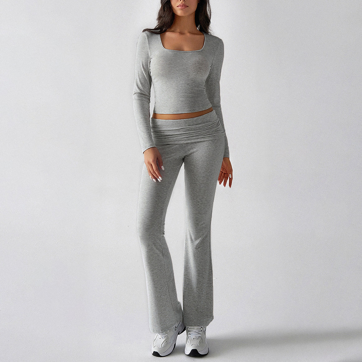 Women's figure-hugging cropped set with long-sleeve top with square neckline and flared high-waist yoga pants Mune Fashion