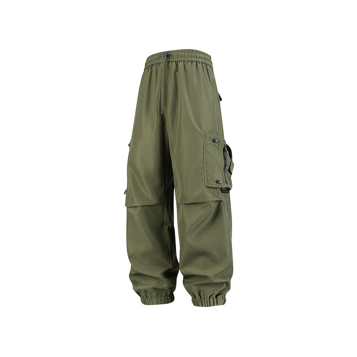 Men's Wide Technical Cargo Jogger with elastic drawstring waistband, multifunctional cargo pockets and adjustable leg openings Drune