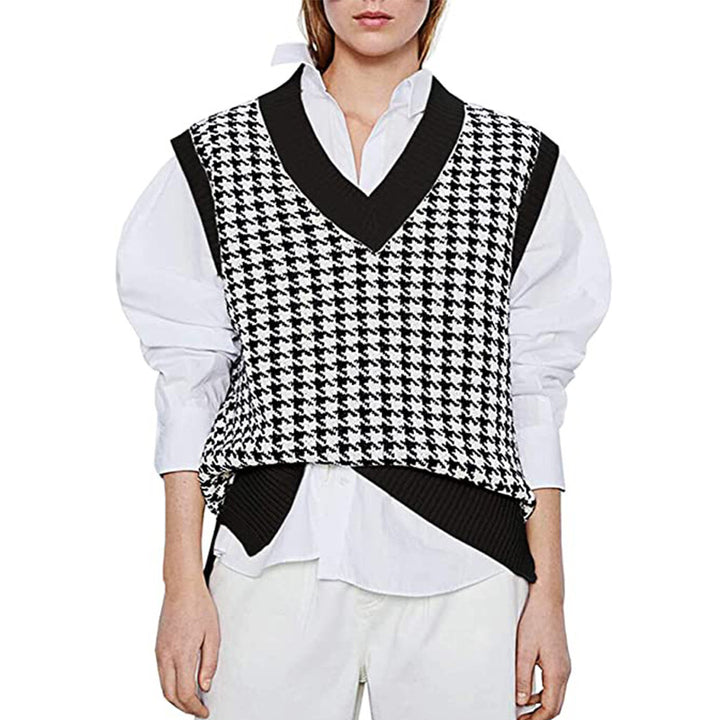 Women’s knit vest with houndstooth pattern, V-neck and ribbed hem Mune Fashion