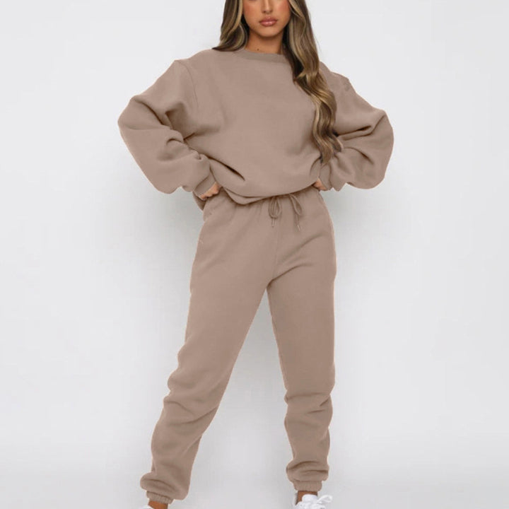 Women slightly oversized fleece leisure set with sweatshirt and joggers Mune Fashion