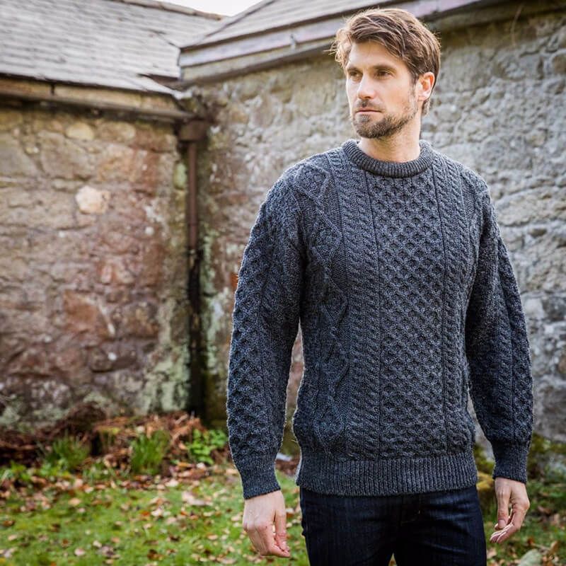 Men's fashionable knitted sweater with cable pattern