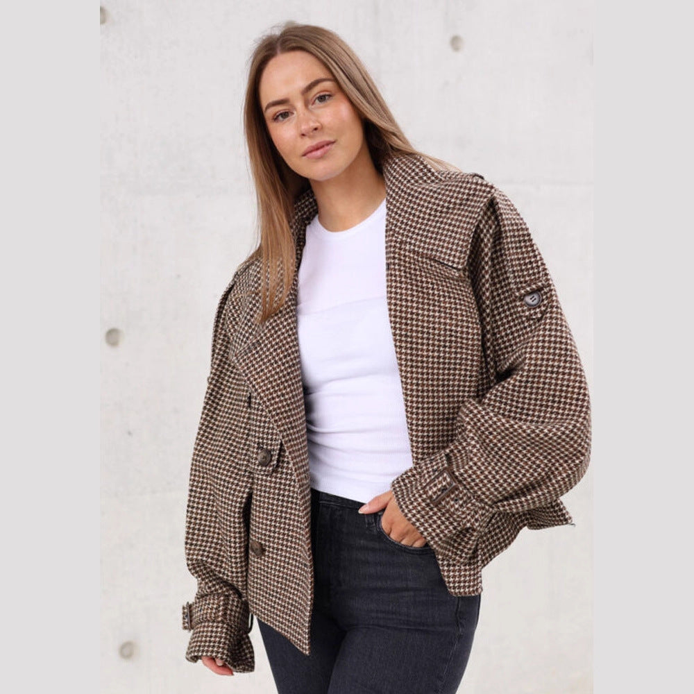 Women's short jacket in houndstooth pattern with double-breasted button placket, high stand-up collar, and balloon sleeves Mune Fashion