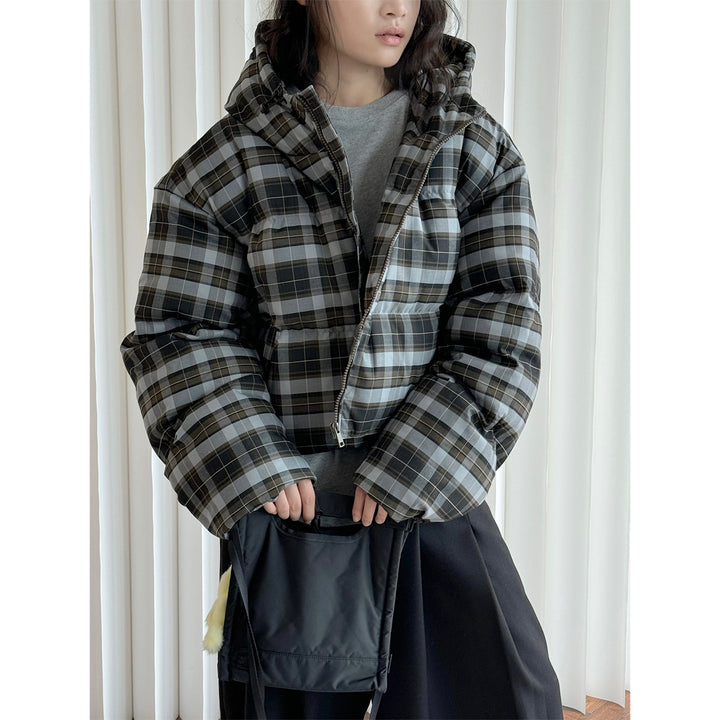 Ladies Short-Cut Padded Hooded Quilted Jacket in Checkered Pattern Mune Fashion