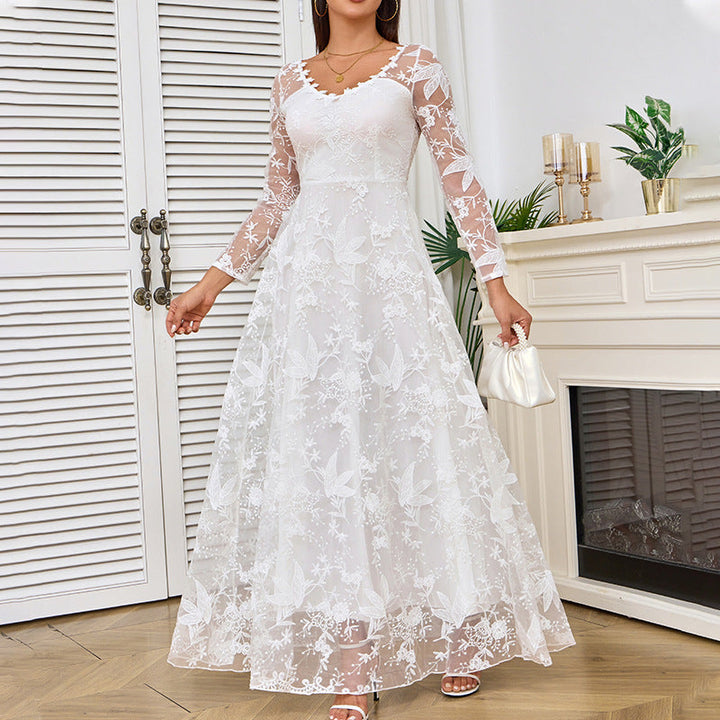 Elegant women's wedding dress with lace detailing & voluminous skirt for wedding | Mune Fashion