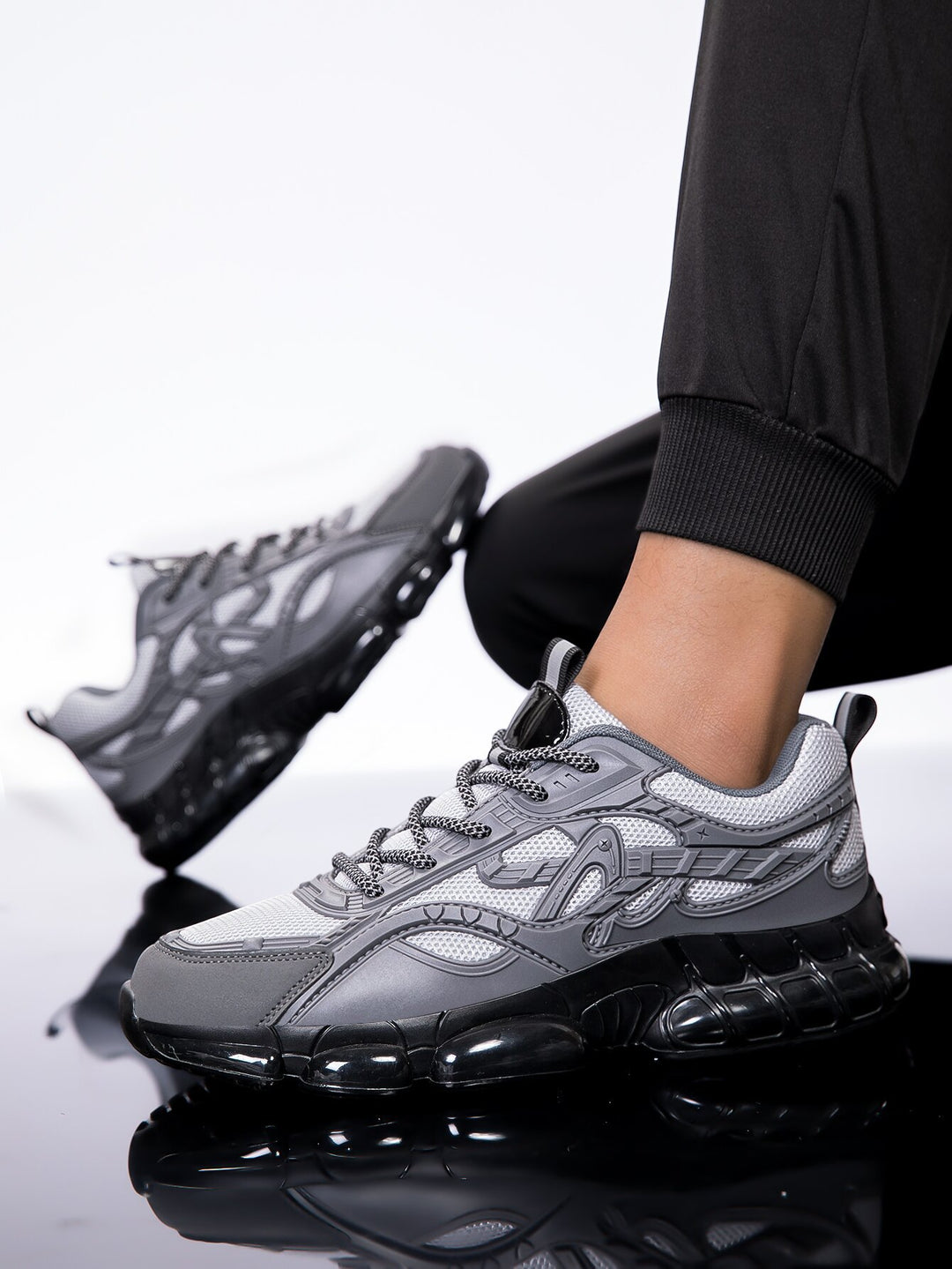Men's Sporty Chunky Sneaker with Glossy Overlays and Cushioned Air Cushion Sole Mune Fashion