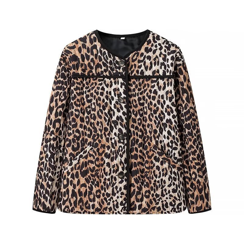Women's short jacket in oversized cut with leopard jacquard, contrasting piping and flap pockets Mune Fashion