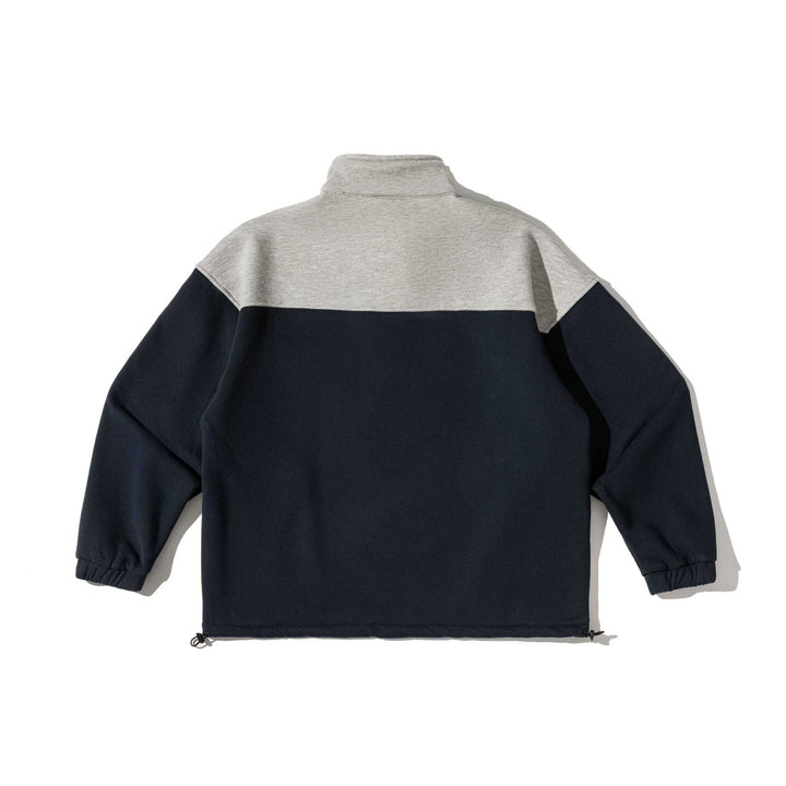 Unisex Half-zip sweatshirt in oversized boxy cut with high stand-up collar and kangaroo pocket Mune Fashion
