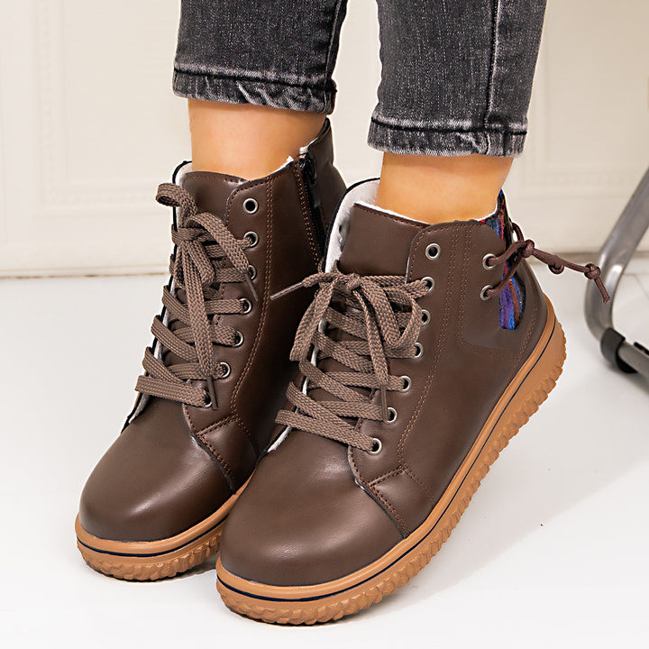 Women's padded lace-up ankle boots with side zipper and patterned rubber sole Mune Fashion