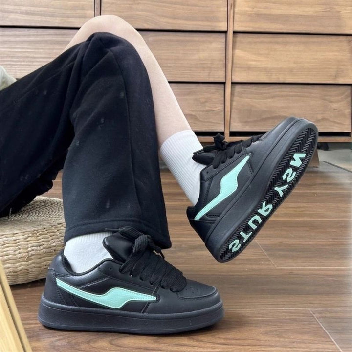 Women's sneakers in sporty vintage style with padded insole Mune Fashion