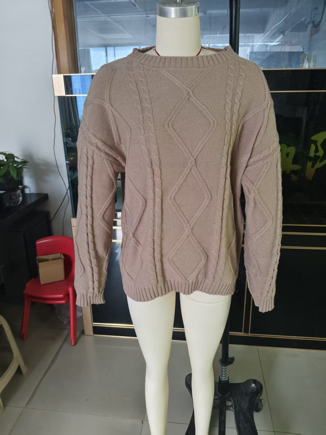 Women's chunky knit sweater in cable pattern with casual oversized cut Mune Fashion