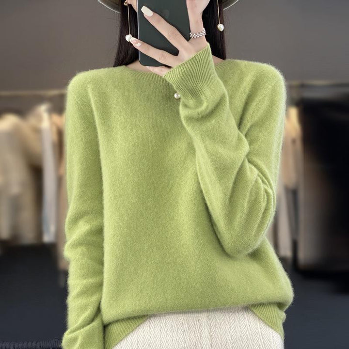 Ladies Loose Fine Knit Pullover with Round Neckline and Fluffy Angora Look Mune Fashion