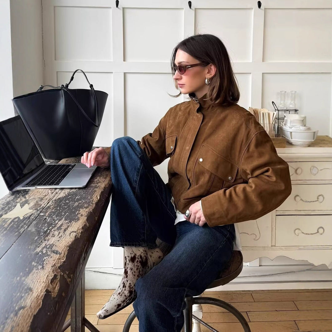Women's short oversized jacket in suede look with stand-up collar, patch pockets, and elastic waistband Mune Fashion