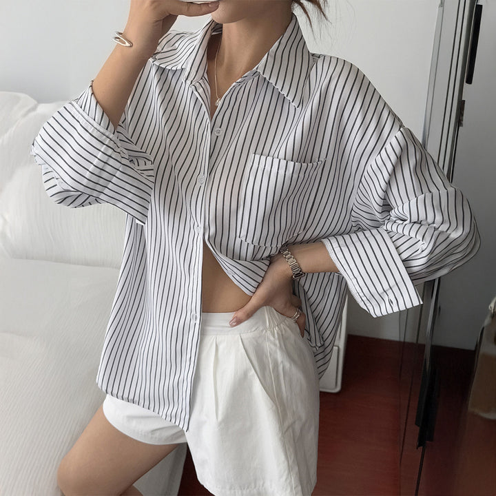 Women's oversized shirt blouse with boxy cut, breast pocket, and rounded hem Mune Fashion