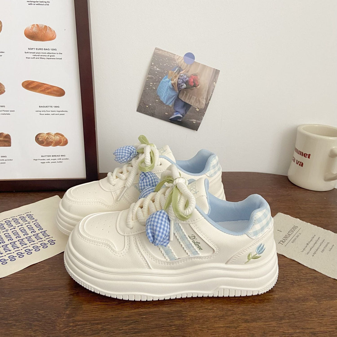 Women Sporty Sneakers with Playful Applications and Cushioned Sole Mune Fashion