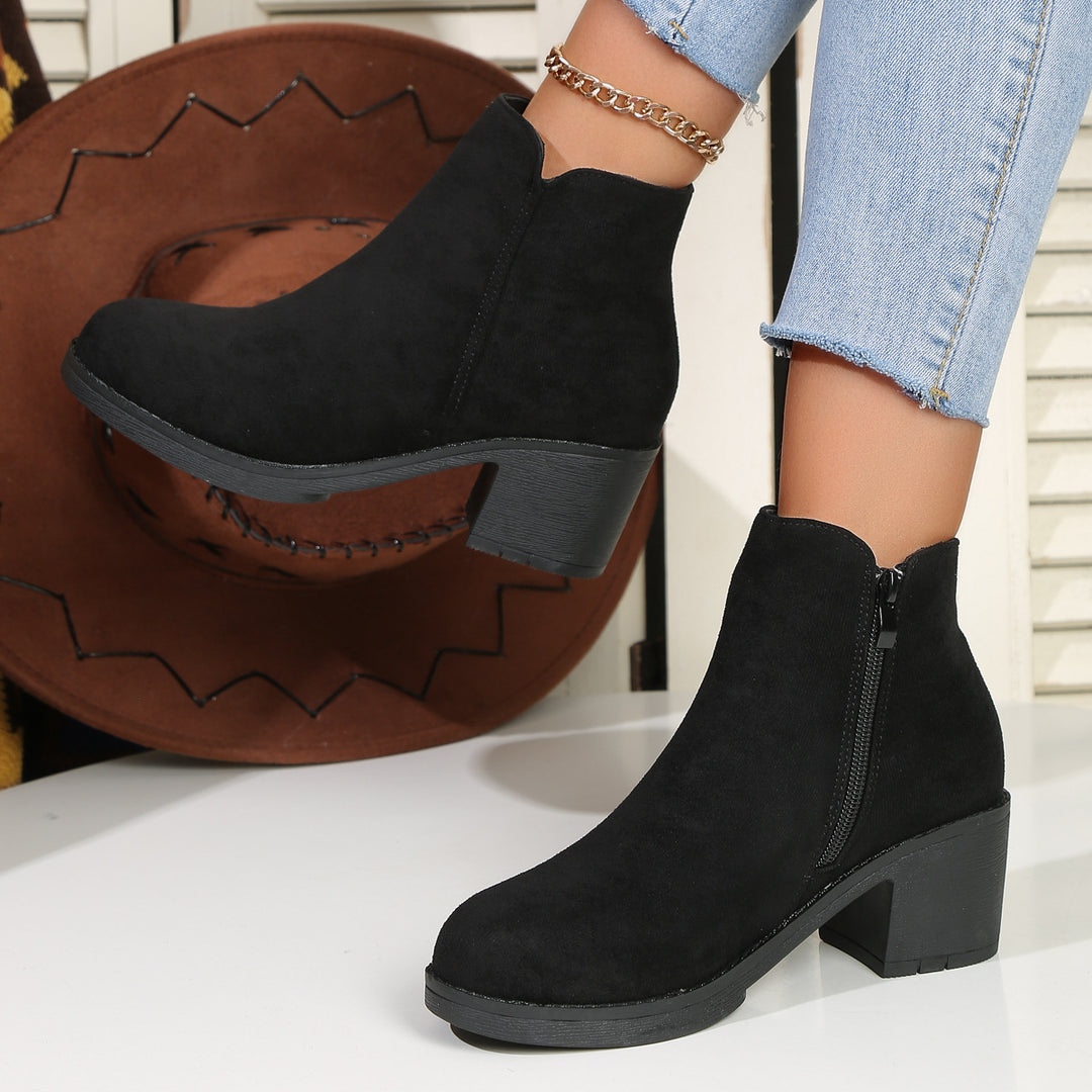 Ladies' elegant ankle boot with mid-height block heel, side zipper, and padded comfort insole Mune Fashion