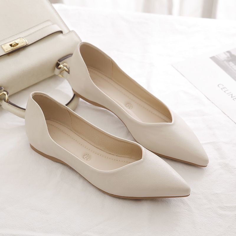 Ladies Elegant Ballet Flats made of high-quality leather with stylish V-neck Mune Fashion