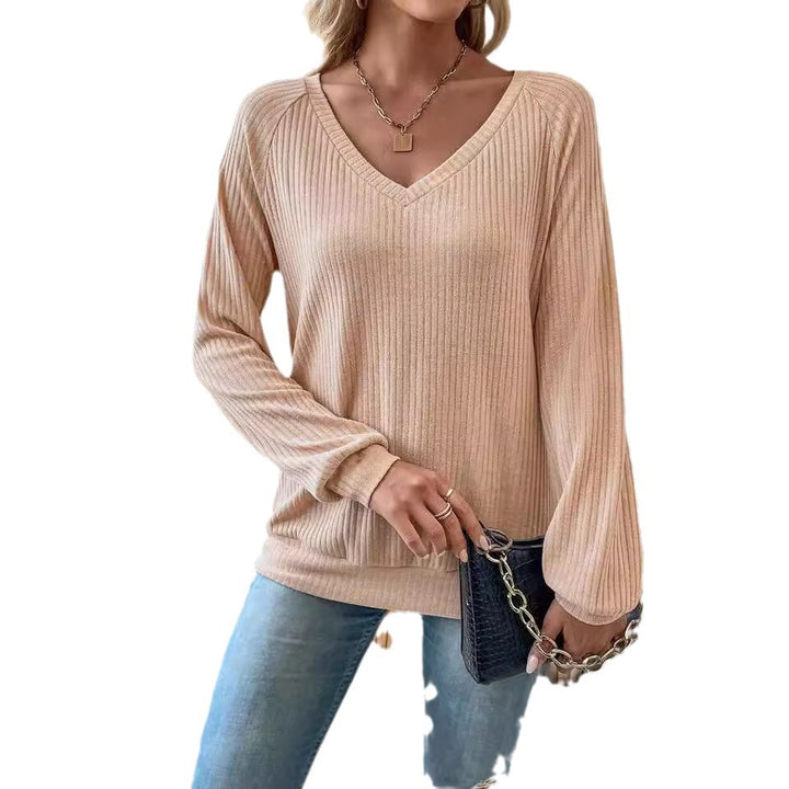 Women's ribbed long sleeve shirt with floral lace appliqué and distinctive back cut-out Mune Fashion