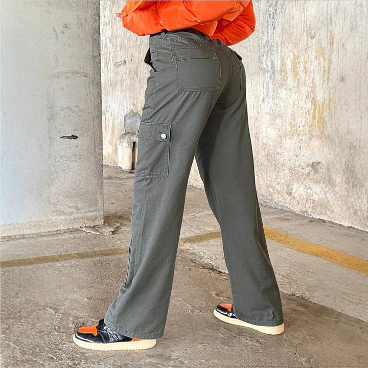 Ladies cargo pants with high waist, wide leg and flap pockets Mune Fashion