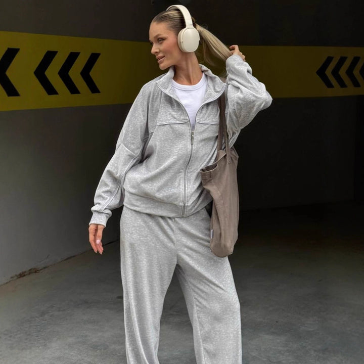 Women's Relaxed Fleece Set with half-length zip jacket and extra wide high-waist jogging pants Mune Fashion