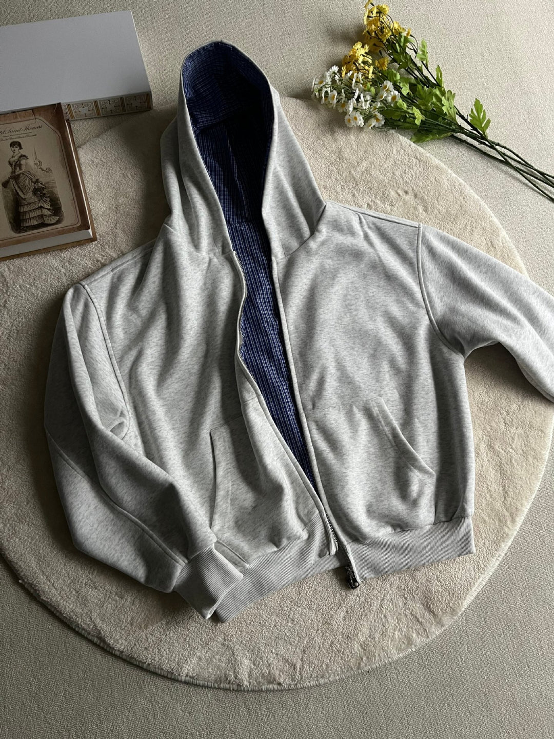 Ladies fashionable hoodie jacket with practical pockets Mune Fashion
