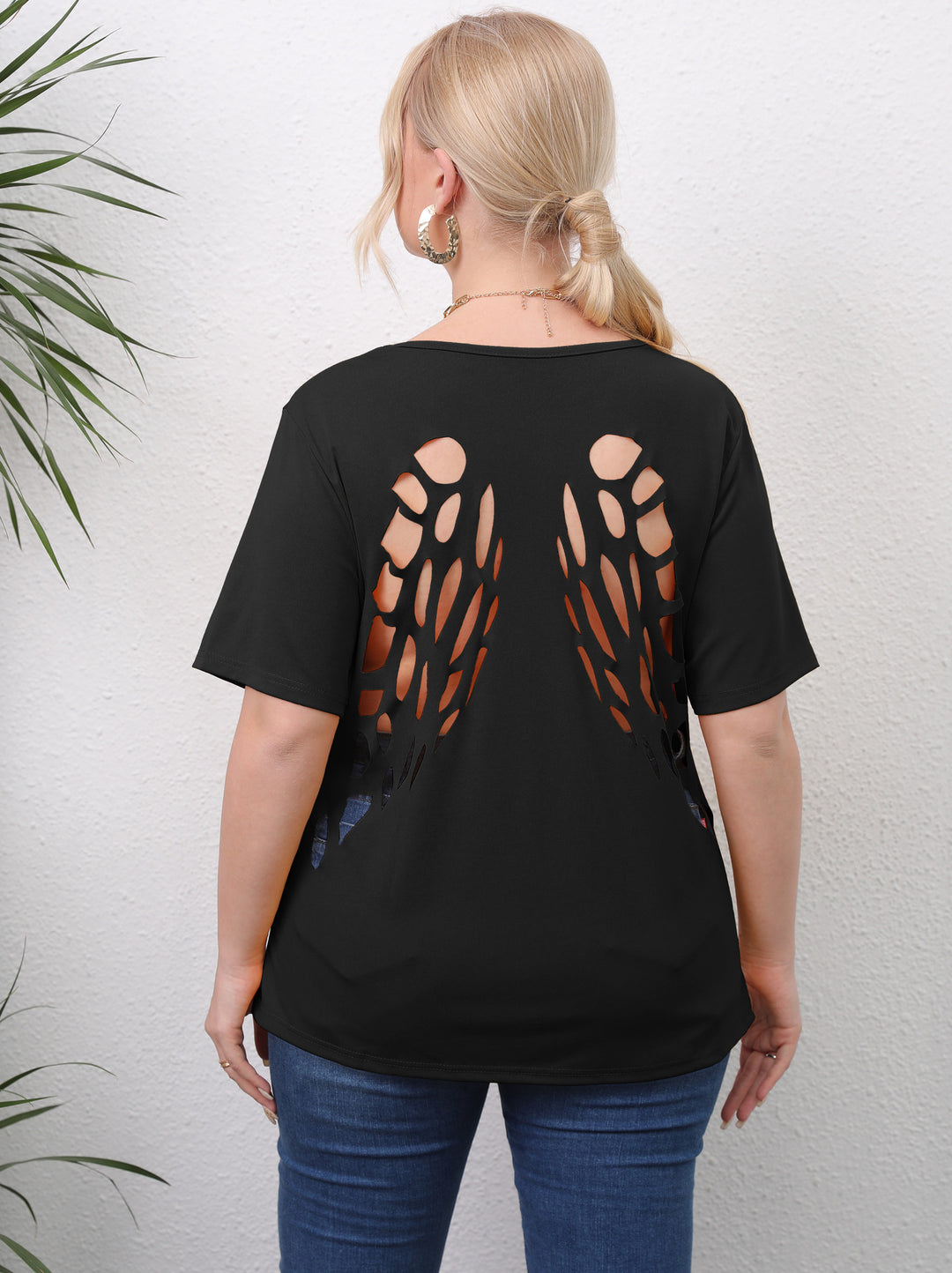 Women's trendy T-shirt with creative cutouts Mune Fashion