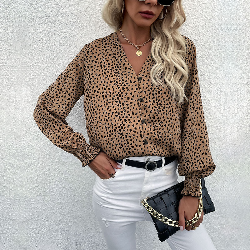 Women's lightweight blouse with V-neck, continuous button placket, and ruffled cuffs Mune Fashion