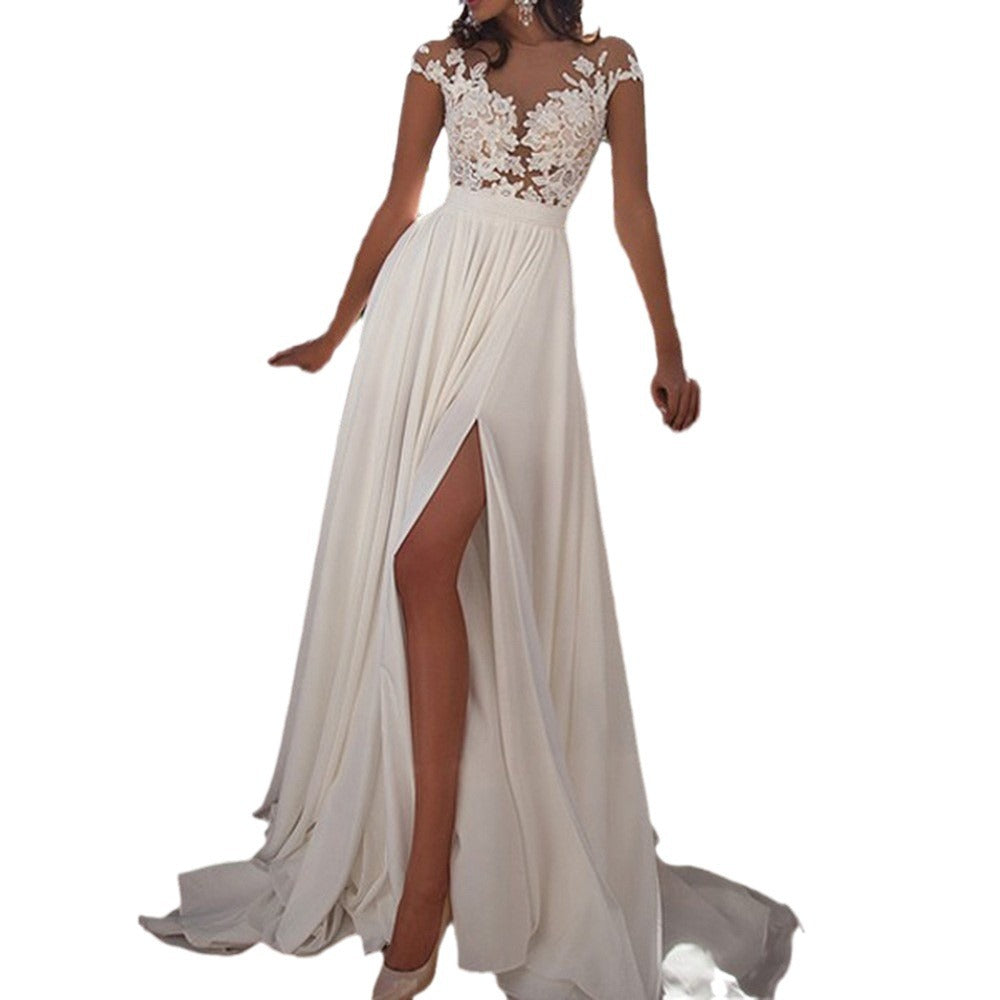 Ladies Wedding Dress with Elegant Lace Bodice and Flowing Skirt Mune