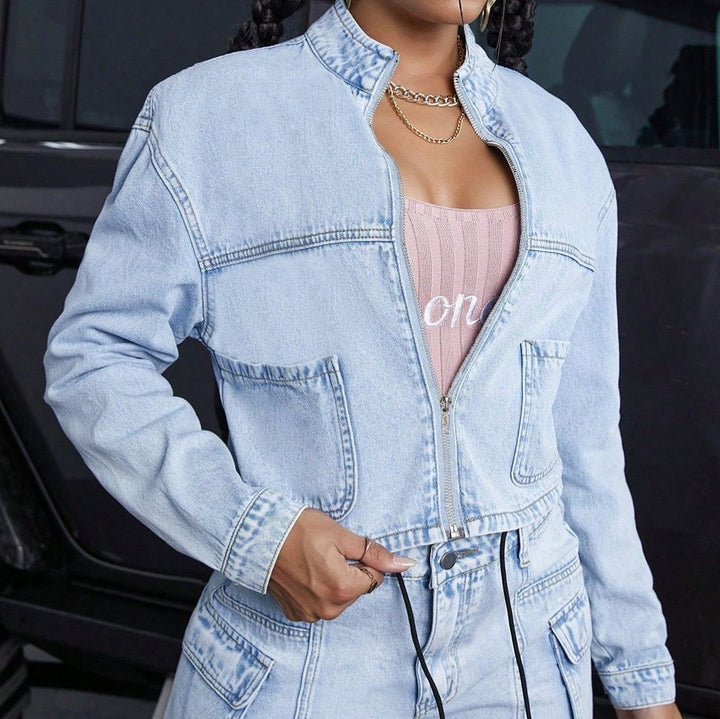 Women Cropped Denim Set consisting of short denim jacket and High-Waist Cargo Jeans Mune Fashion