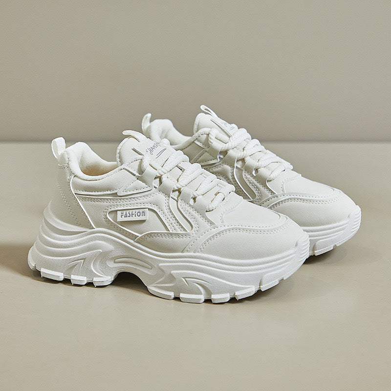 Women's sporty sneakers with cushioned sole and trendy design Mune Fashion
