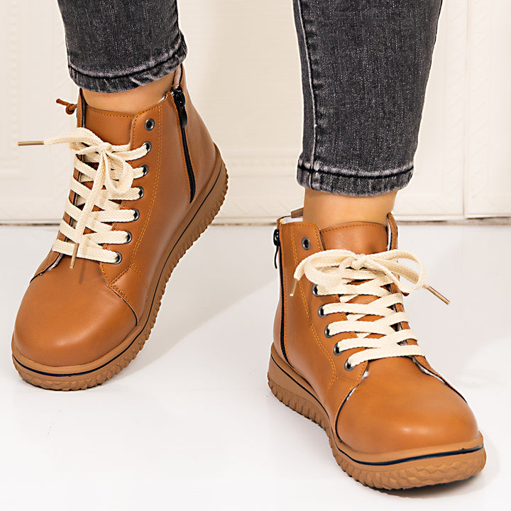Women's padded lace-up ankle boots with side zipper and patterned rubber sole Mune Fashion
