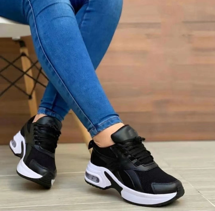 Women's sporty comfort sneakers with visible air cushioning, mesh fabric and leather-look panels Mune Fashion