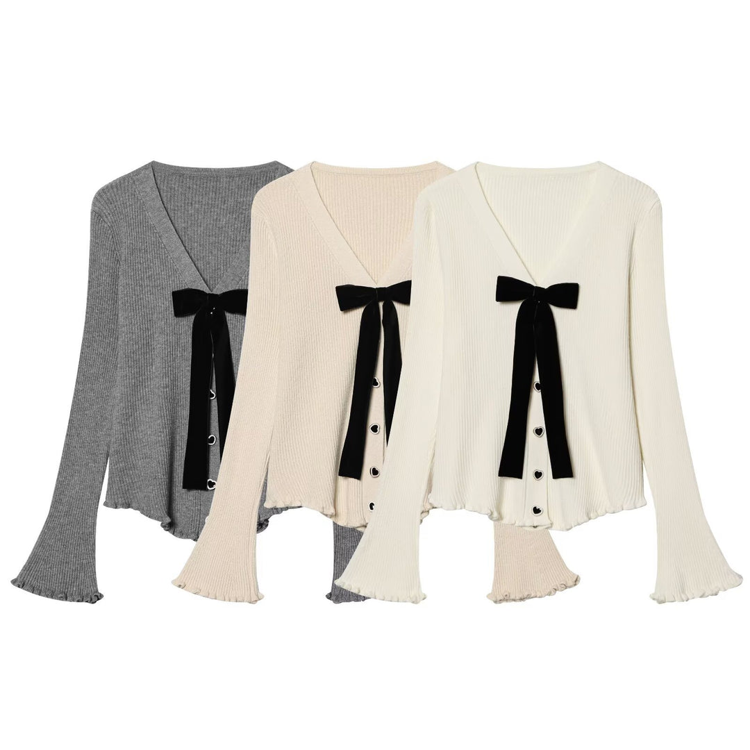Women's ribbed cardigan with V-neck, bell sleeves, heart button placket and velvet bow Mune Fashion